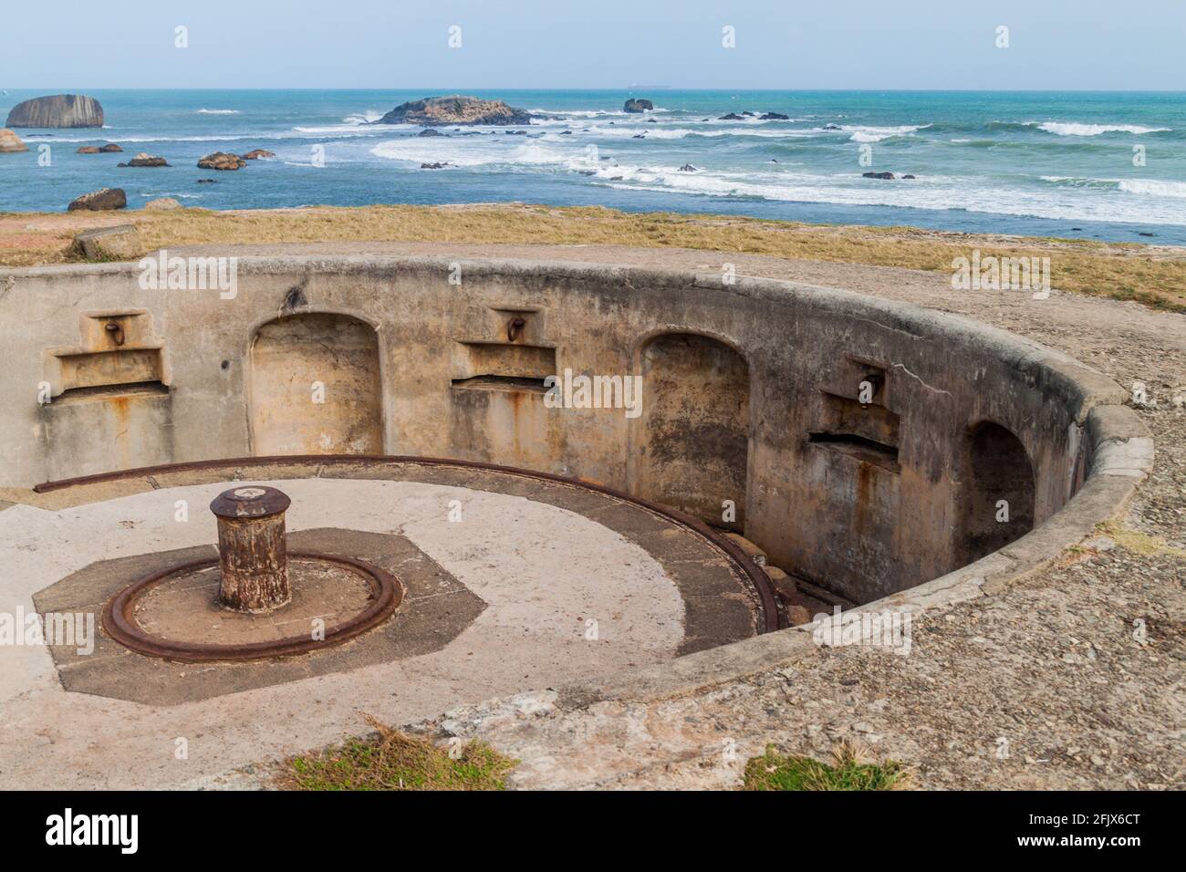 Monte cannone presso uno dei bastioni presso le mura di fortificazione del Forte di Galle, Sri Lanka Foto Stock