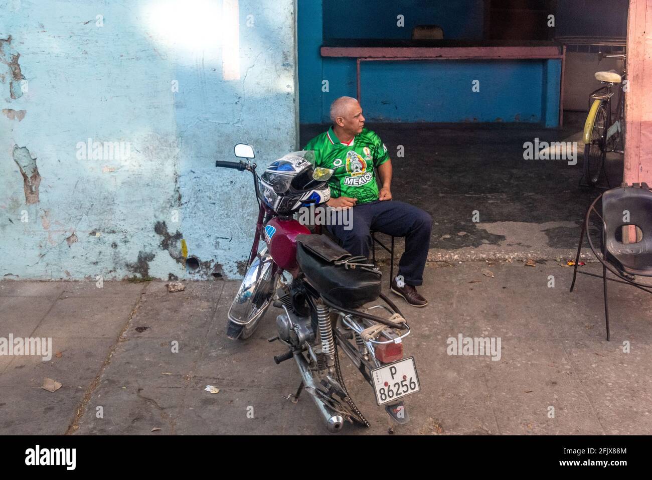 Scena dei trasporti a Cuba durante il giorno. Anno 2016 Foto Stock