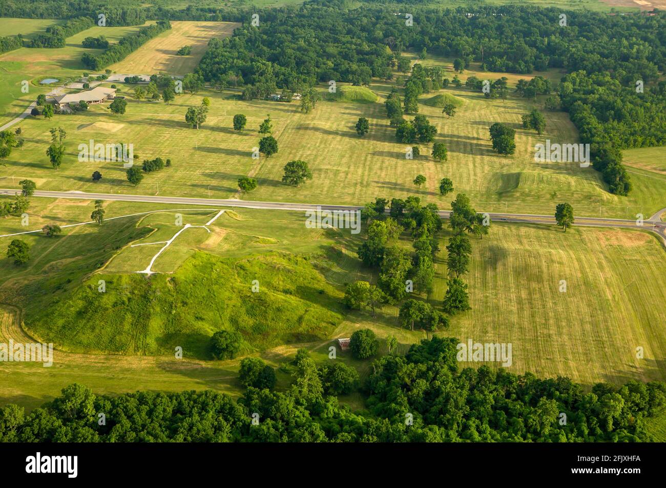 Veduta aerea del sito storico nazionale di Cahokia Mounds, Illinois, USA Foto Stock