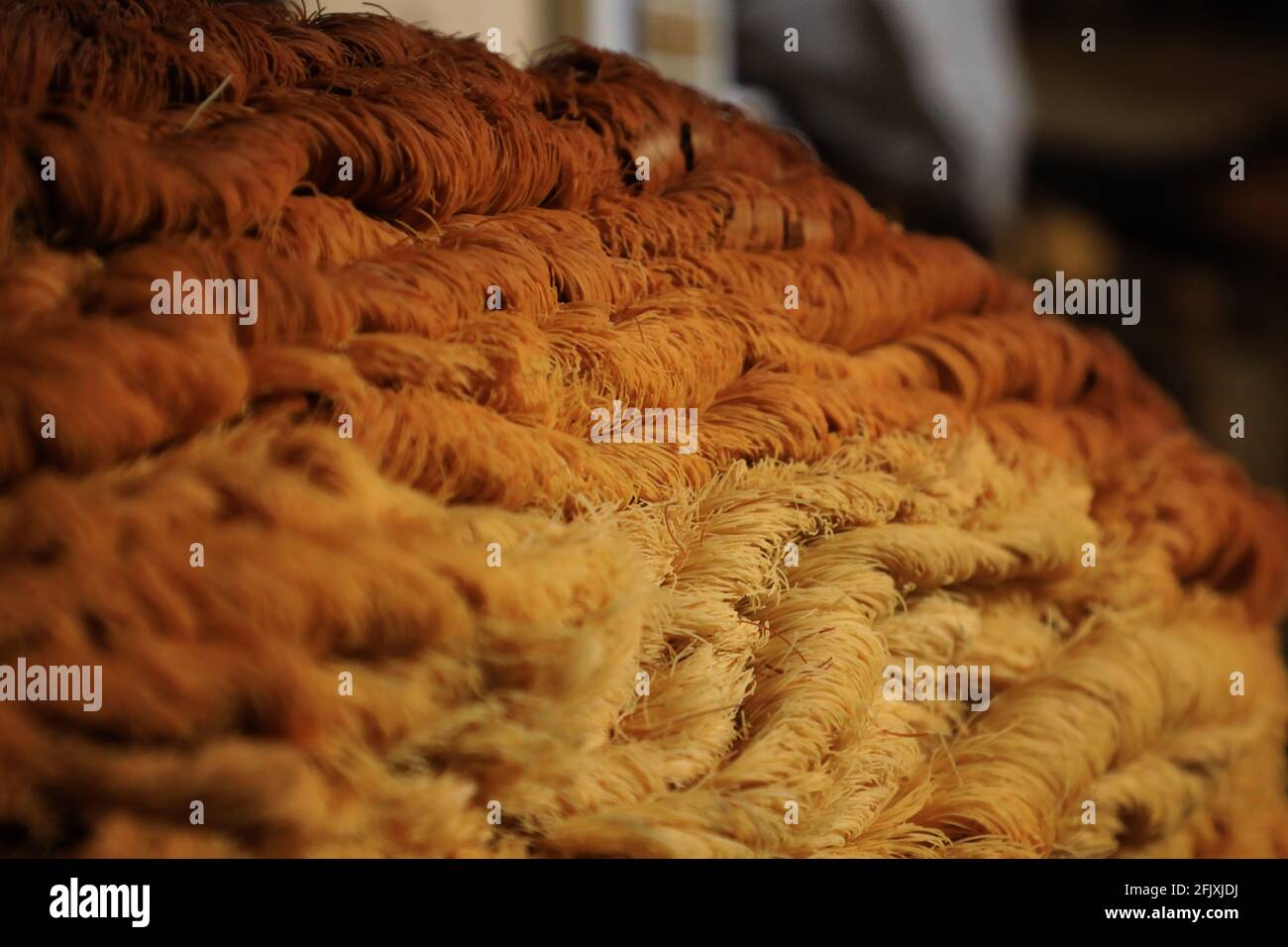 Dhaka, Bangladesh. 26 Apr 2021. Vermicelli visto in una fabbrica di stoccaggio in Old Dhaka.Bhai Bhai Food Products-MD Rayhan (amministratore delegato) ha detto, tutti i lavoratori stanno seguendo le regole e le norme durante la pandemia del coronavirus. (Foto di MD Manik/SOPA Images/Sipa USA) Credit: Sipa USA/Alamy Live News Foto Stock