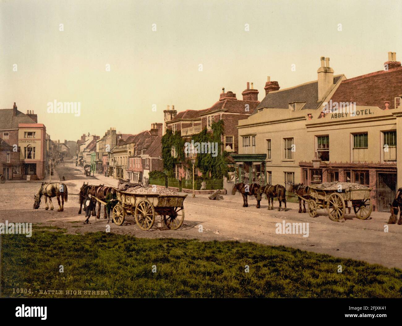 High Street in Battle in Sussex, circa 1890-1900 Foto Stock