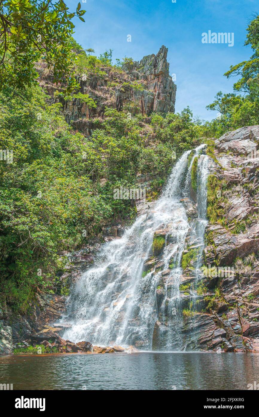 São Roque de Minas - MG, Brasile - 15 dicembre 2020: Vista della cascata di Cachoeira da Mata al complesso di cascate Capão Forro, Sierra di Canastra reg Foto Stock