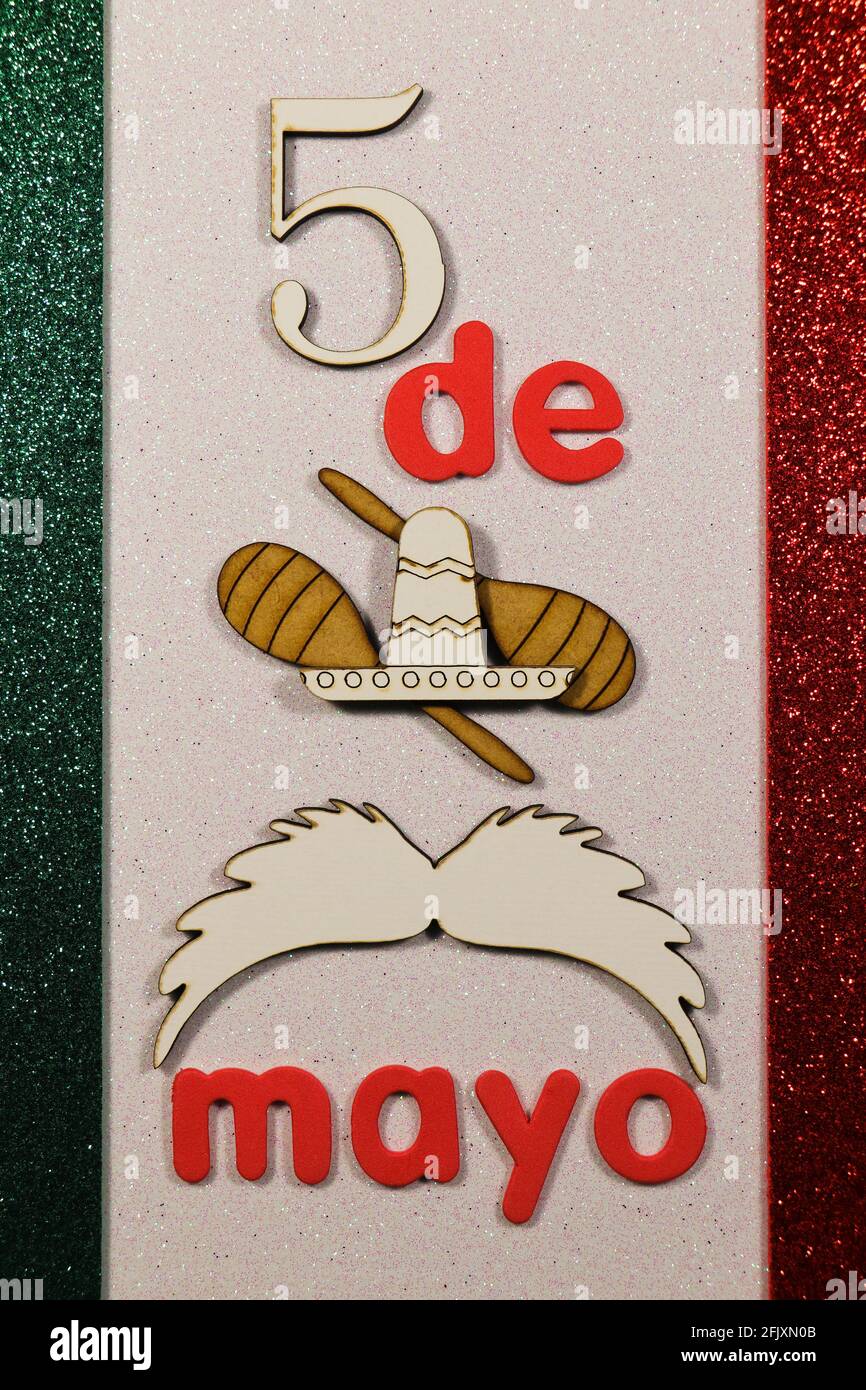 Cinco De Mayo Sombrero e Moustache con Maracas Foto Stock