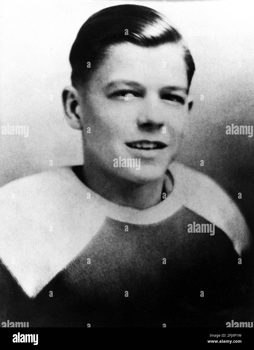 1924 ca : il futuro presidente degli Stati Uniti , l'attore del film RONALD REAGAN ( 1911 - 2004 ) Quando era un giovane calciatore alla scuola di alta altezza - ATTORE - CINEMA - Smile - sorriso - personalità celebrità attori attore da giovani giovani bambino bambini ragazzo ragazzi - personalità personalità personaggi celebrità personaggi attori quando era bambino bambino giovane --- Archivio GBB Foto Stock