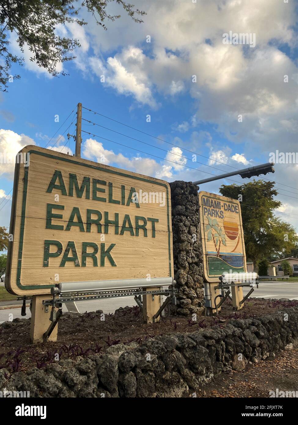 Primo piano d'ingresso all'Amelia Earhart Park nella contea di Miami Dade, ora utilizzato per un sito di test COVID-19. Foto Stock