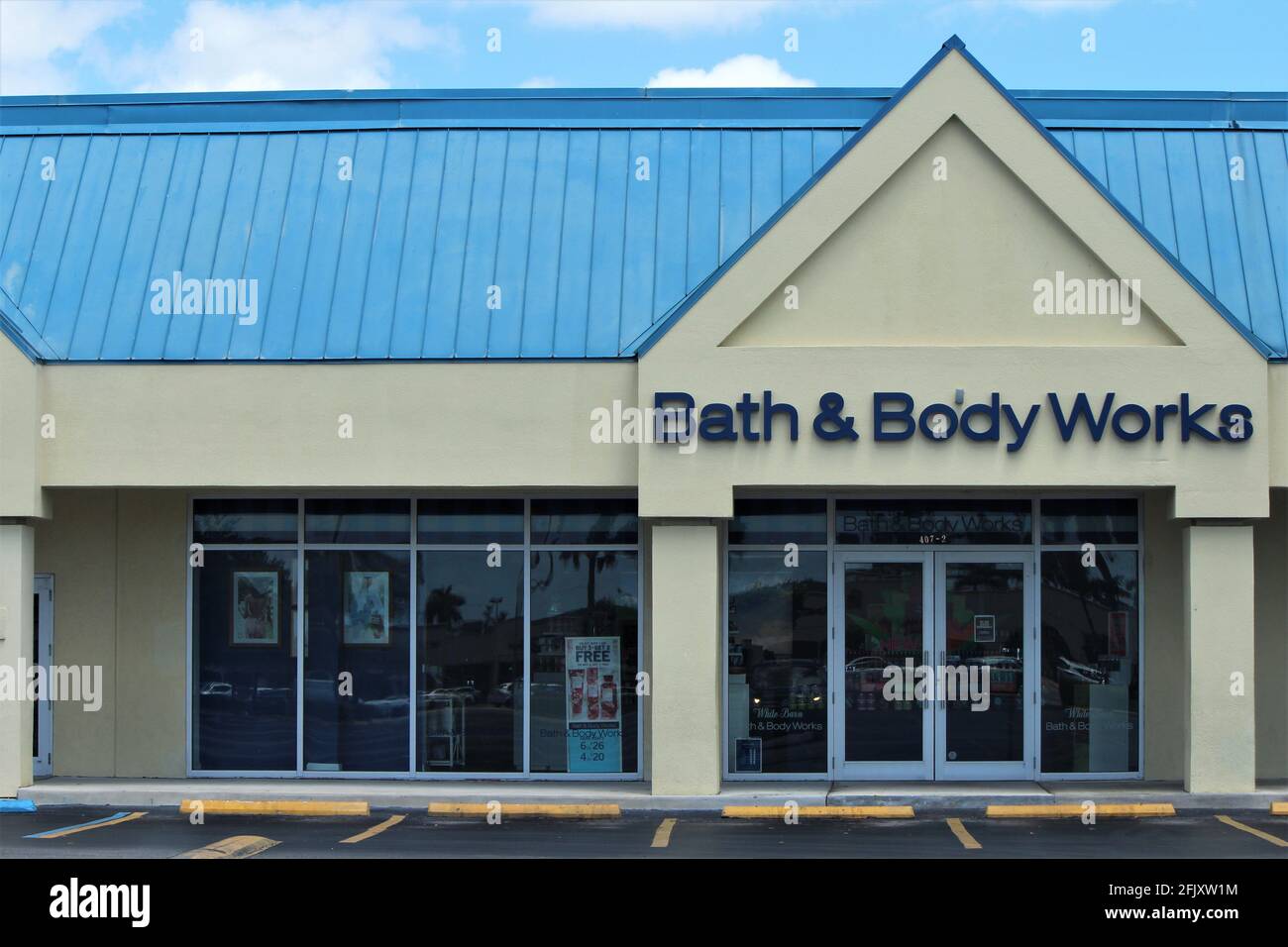 Il negozio Bath and Body Works vende prodotti per doccia e bagno, candele e profumi. Il negozio è chiuso a causa di COVID-19, pandemia di virus corona. Foto Stock
