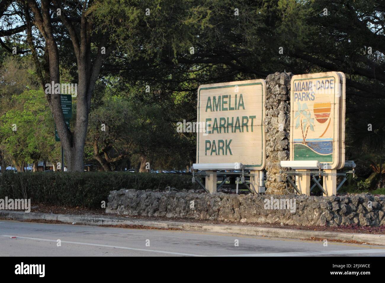 Cartello d'ingresso per l'Amelia Earhart Park nella contea di Miami Dade a Hialeah, florida Foto Stock