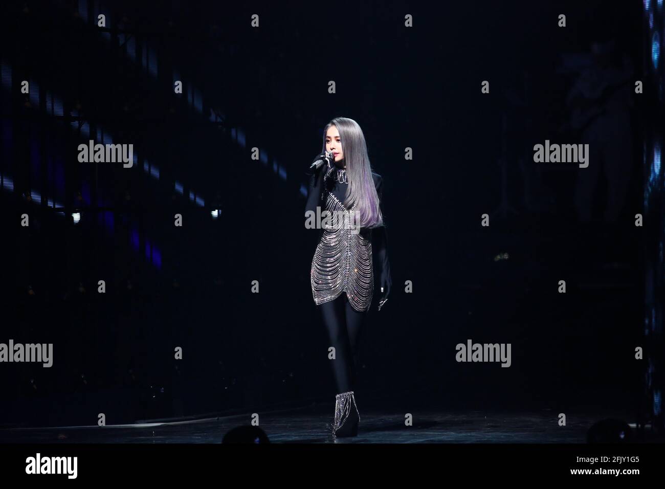 Taipei. 26 Apr 2021. Jolin Tsai ha tenuto il suo ultimo concerto del tour mondiale di °Ugly Beauty± e ha invitato Eric Chou ad essere ospite a Taipei, Taiwan, Cina, il 26 aprile 2021.(Photo by TPG) Credit: TopPhoto/Alamy Live News Foto Stock