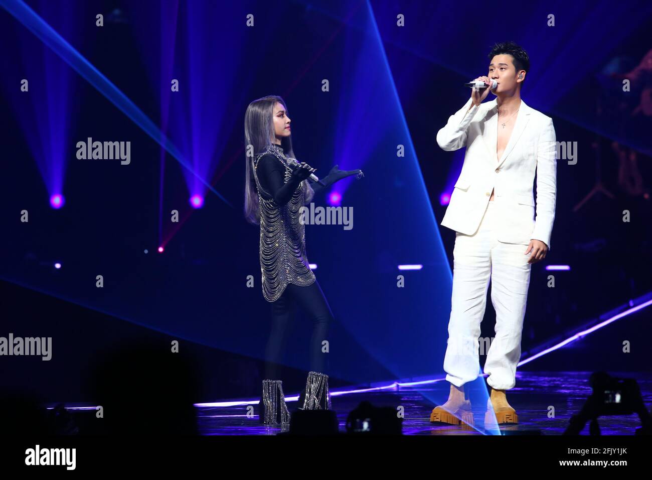 Taipei. 26 Apr 2021. Jolin Tsai ha tenuto il suo ultimo concerto del tour mondiale di °Ugly Beauty± e ha invitato Eric Chou ad essere ospite a Taipei, Taiwan, Cina, il 26 aprile 2021.(Photo by TPG) Credit: TopPhoto/Alamy Live News Foto Stock