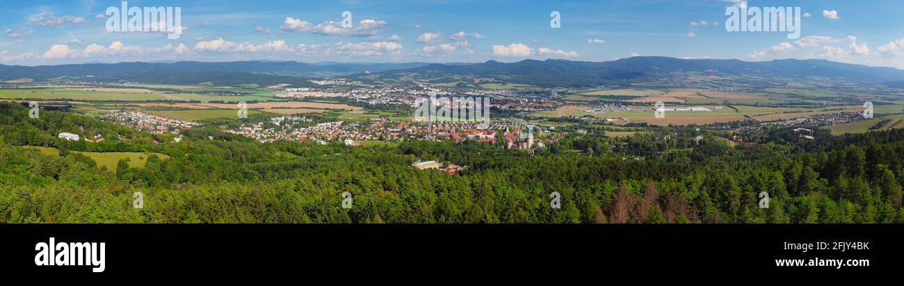 Panorama di Prievidza e Bojnice città Foto Stock