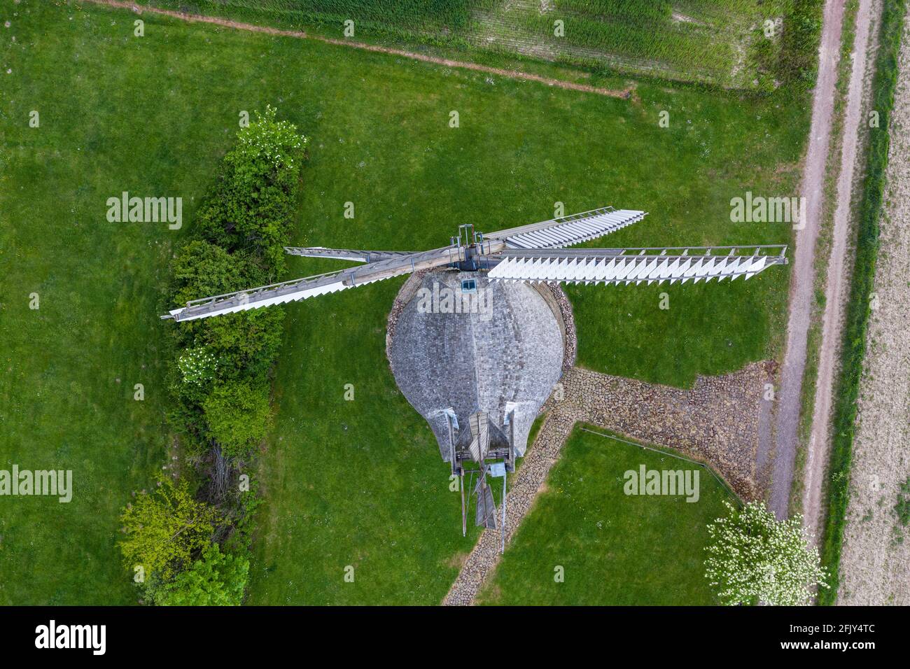 Mulino a vento europeo dall'alto - mulino aereo Foto Stock