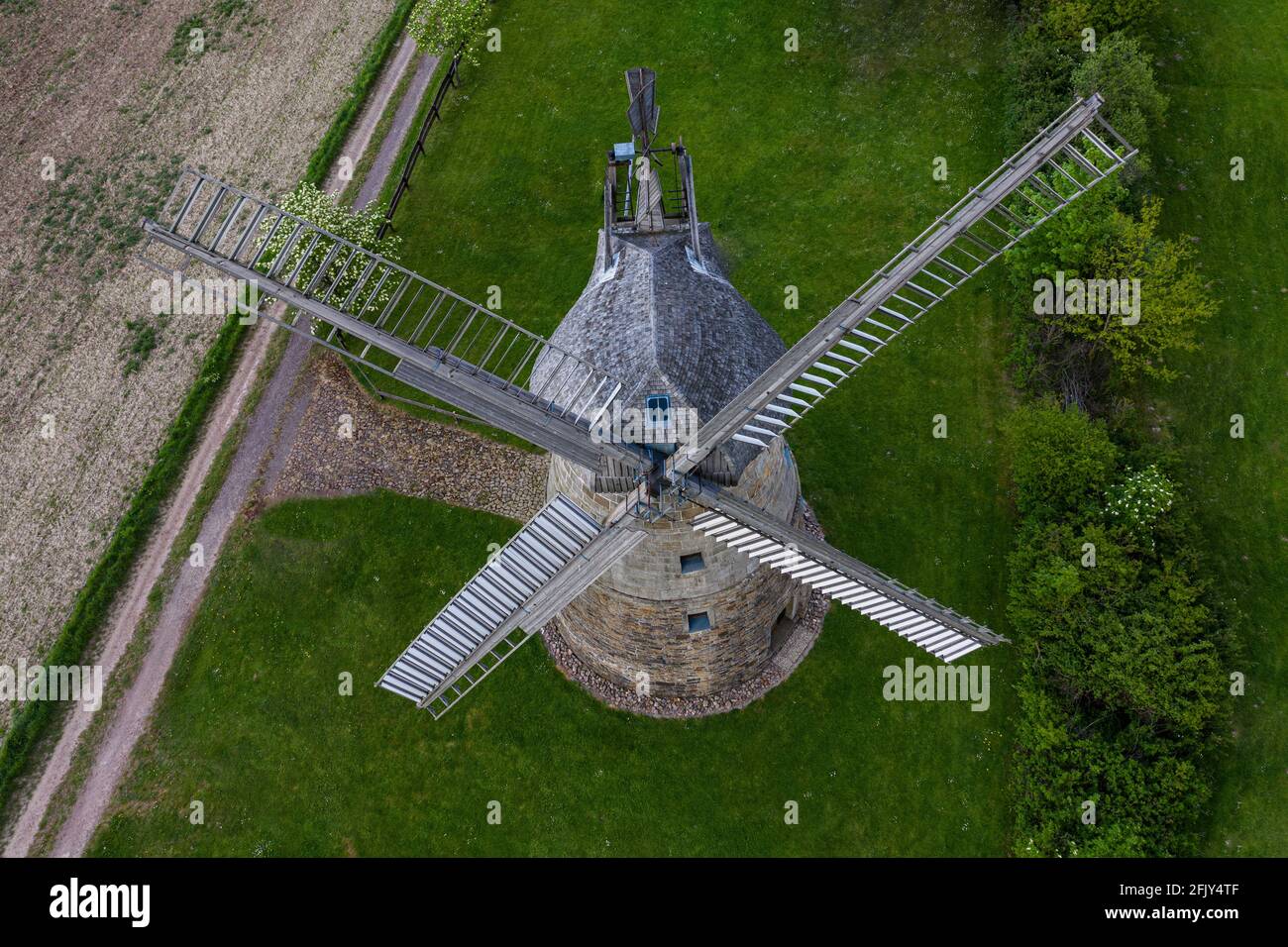 Mulino a vento europeo dall'alto - mulino aereo Foto Stock