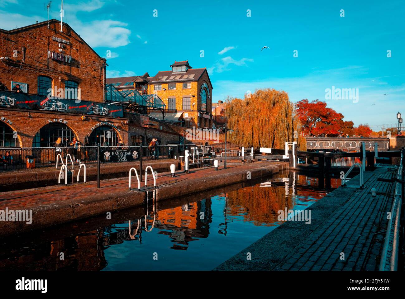Camden Lock sul Regent's Canal, Camden Town, Londra, Inghilterra Foto Stock