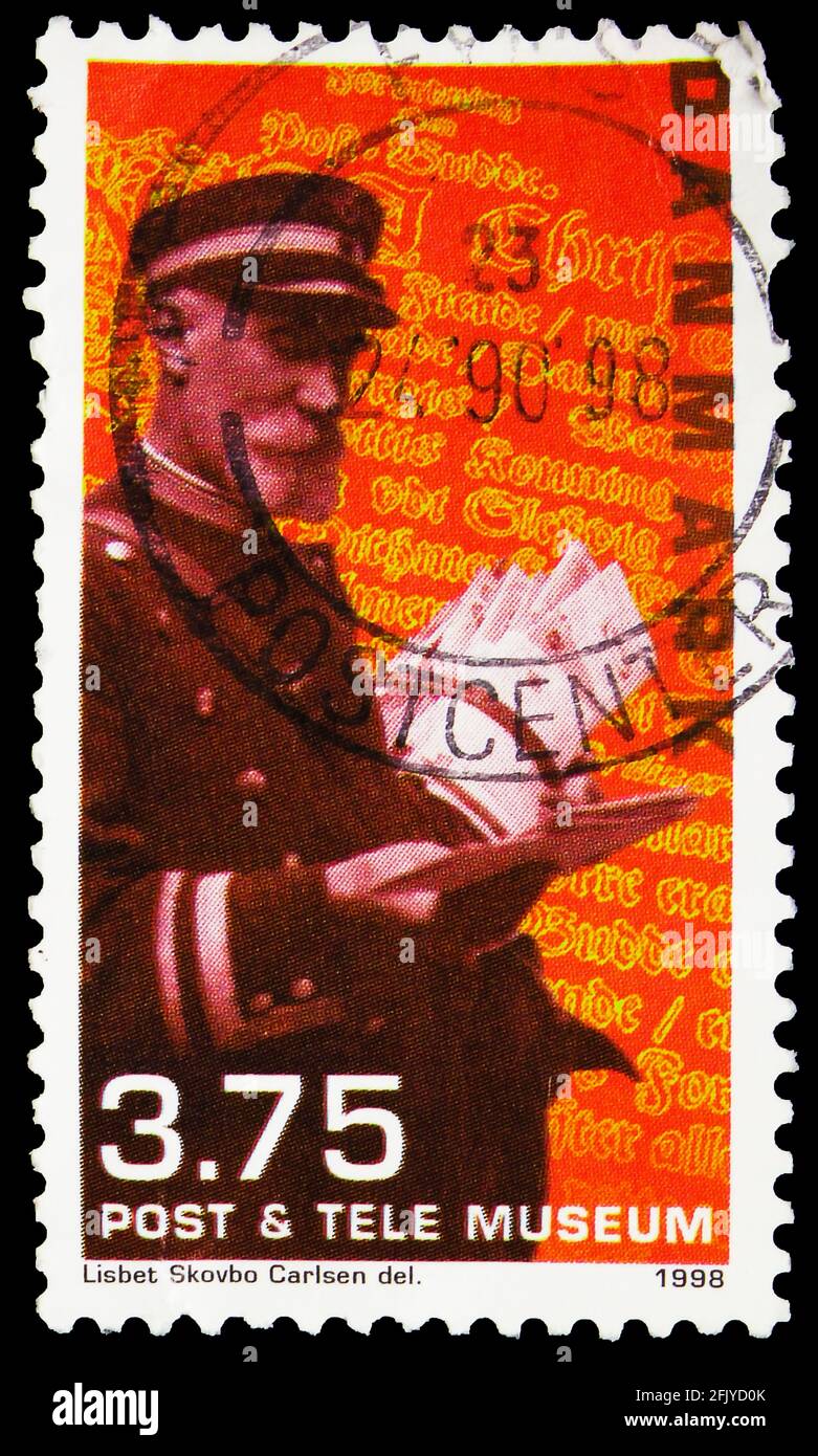 MOSCA, RUSSIA - 27 SETTEMBRE 2019: Francobollo stampato in Danimarca mostra Postman, 1922, Postal History - Post and Tele Museum, Copenhagen serie, ci Foto Stock