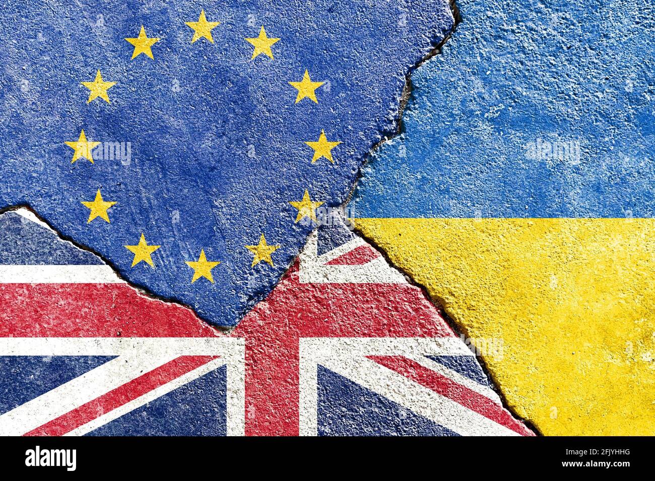 Bandiere di Regno Unito, UE e Ucraina dipinte sulla parete di grunge incrinata Foto Stock