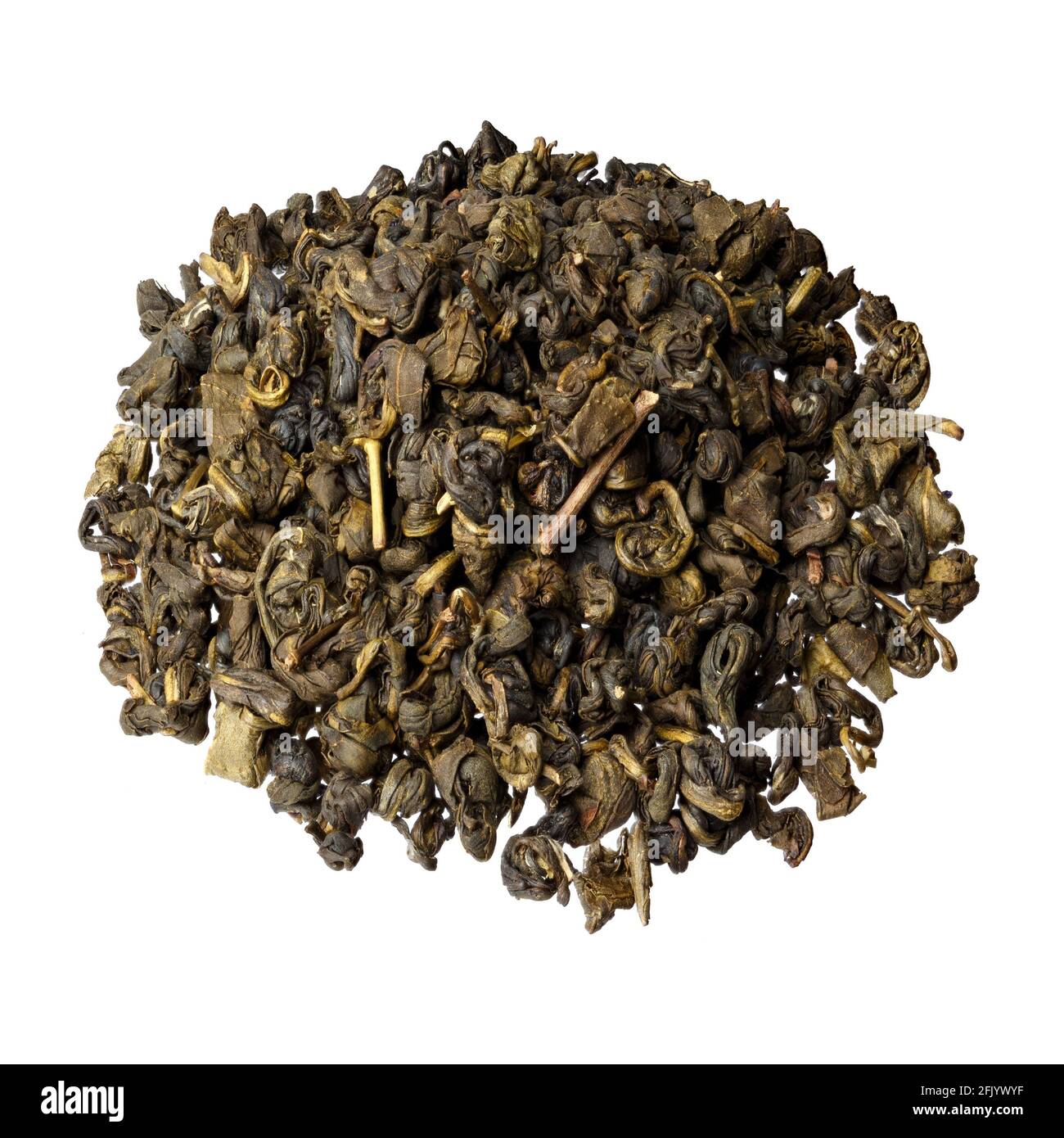 Latte in foglia grande oolong tè cinese verde primo piano, isolato su bianco. Foto Stock