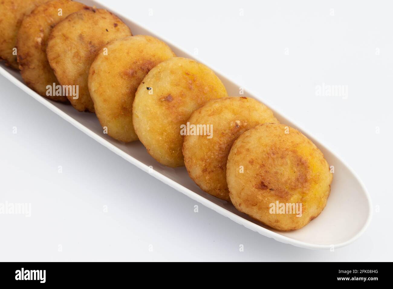 Aloo Tikki indiano preferito conosciuto anche come Alu Ki Tikkia È condito bollito purè di patate Cutlet o polpettine utilizzati in Vari spuntini Masala Chaat Foto Stock