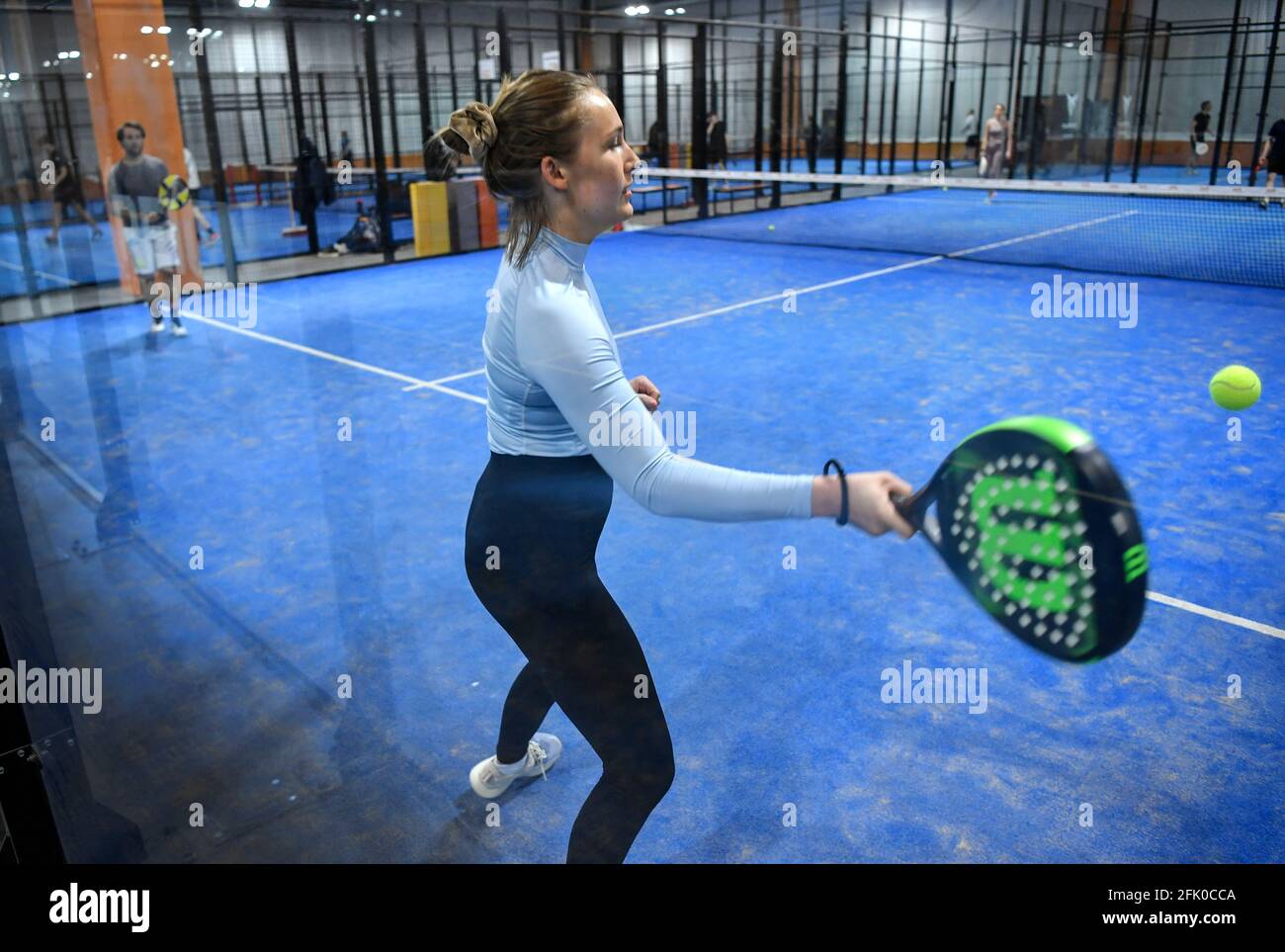 Padel è uno sport di racquet che combina gli elementi di tennis, squash e badminton. Padel è lo sport in più rapida crescita al mondo. Foto: Anders Wiklund / TT / code 10040 Foto Stock