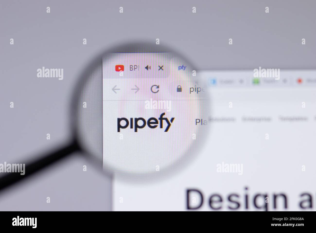 New York, USA - 26 Aprile 2021: Primo piano del logo Pipefy sulla pagina del sito, Editoriale illustrativo Foto Stock