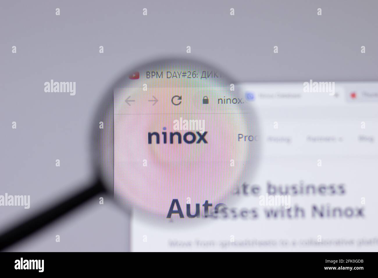 New York, USA - 26 Aprile 2021: Primo piano del logo Ninox sulla pagina del sito, Editoriale illustrativo Foto Stock