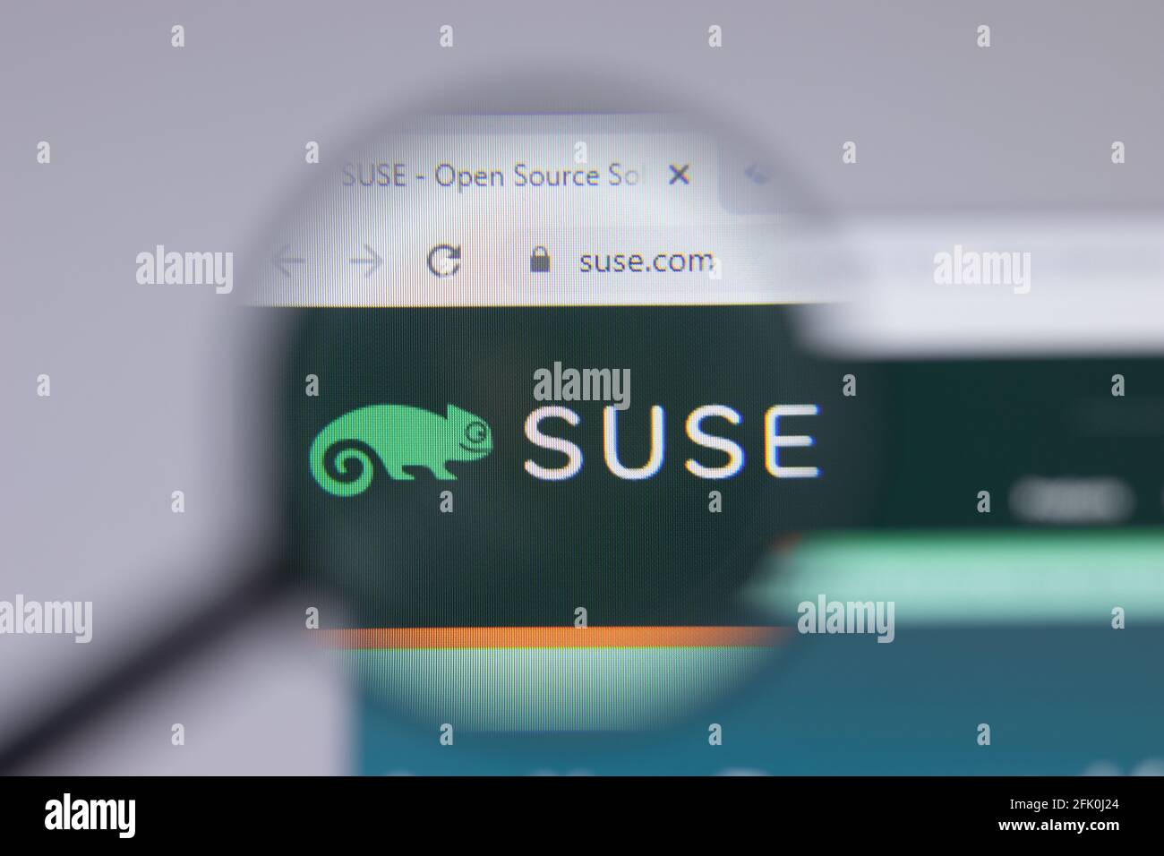 New York, USA - 26 Aprile 2021: Primo piano del logo SUSE sulla pagina del sito, Editoriale illustrativo Foto Stock