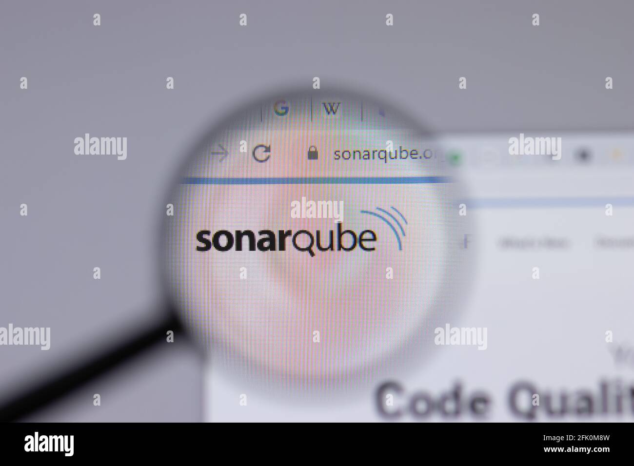 New York, USA - 26 Aprile 2021: Primo piano del logo SonarQube sulla pagina del sito, Editoriale illustrativo Foto Stock