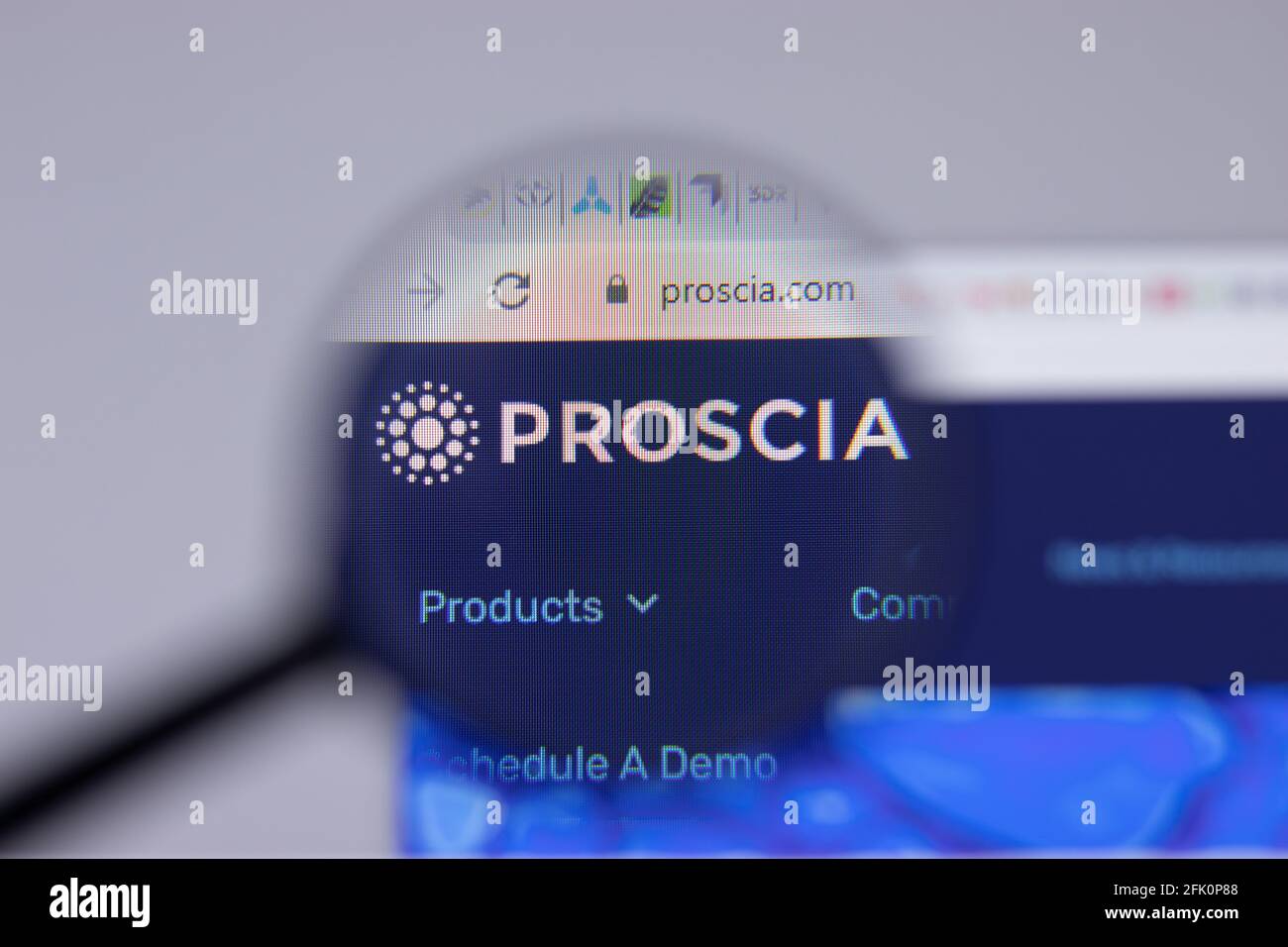New York, USA - 26 Aprile 2021: Primo piano del logo Proscia sulla pagina del sito, Editoriale illustrativo Foto Stock