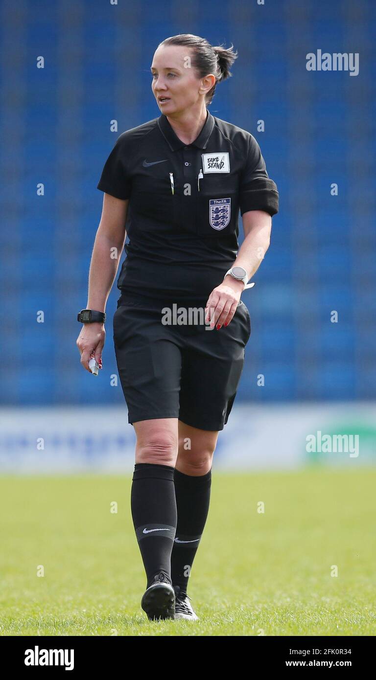 Chesterfield, Inghilterra, 25 aprile 2021. Arbitro Magdelena Golba durante la partita del Campionato Femminile al Technique Stadium di Chesterfield. L'immagine di credito dovrebbe essere: Simon Bellis / Sportimage Foto Stock Chesterfield, Inghilterra, 25 aprile 2021. Arbitro Magdelena Golba durante la partita del Campionato Femminile al Technique Stadium di Chesterfield. L'immagine di credito dovrebbe essere: Simon Bellis / Sportimage Foto Stock