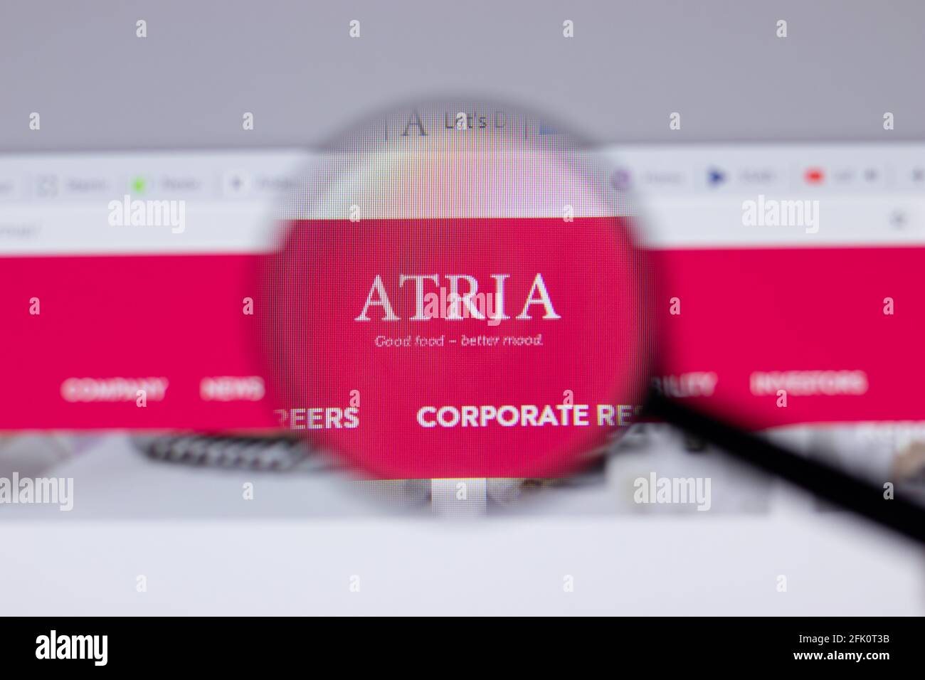 New York, USA - 26 Aprile 2021: Primo piano del logo Atria sulla pagina del sito, Editoriale illustrativo Foto Stock