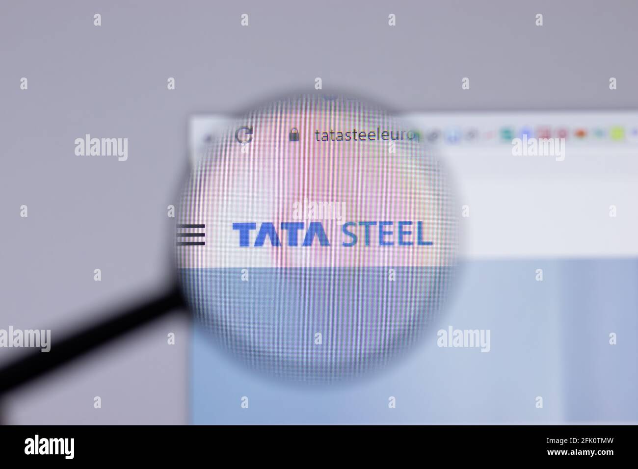 New York, USA - 26 Aprile 2021: Primo piano del logo Tata Steel Europe sulla pagina del sito, Editoriale illustrativo Foto Stock