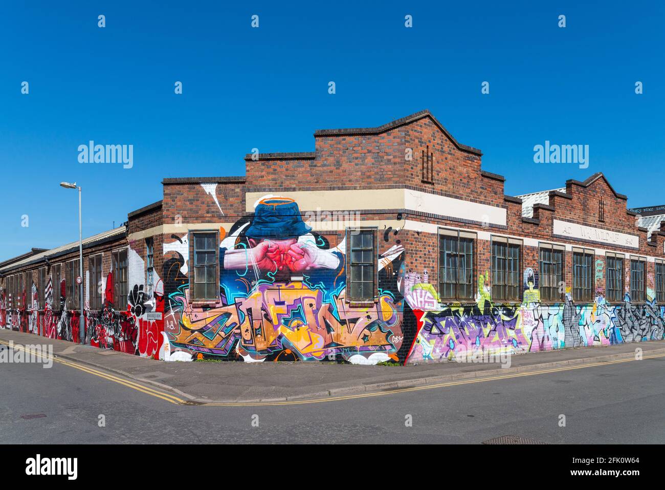 Edifici colorati decorati in Bloodgate Street, Digbeth, Birmingham Foto Stock