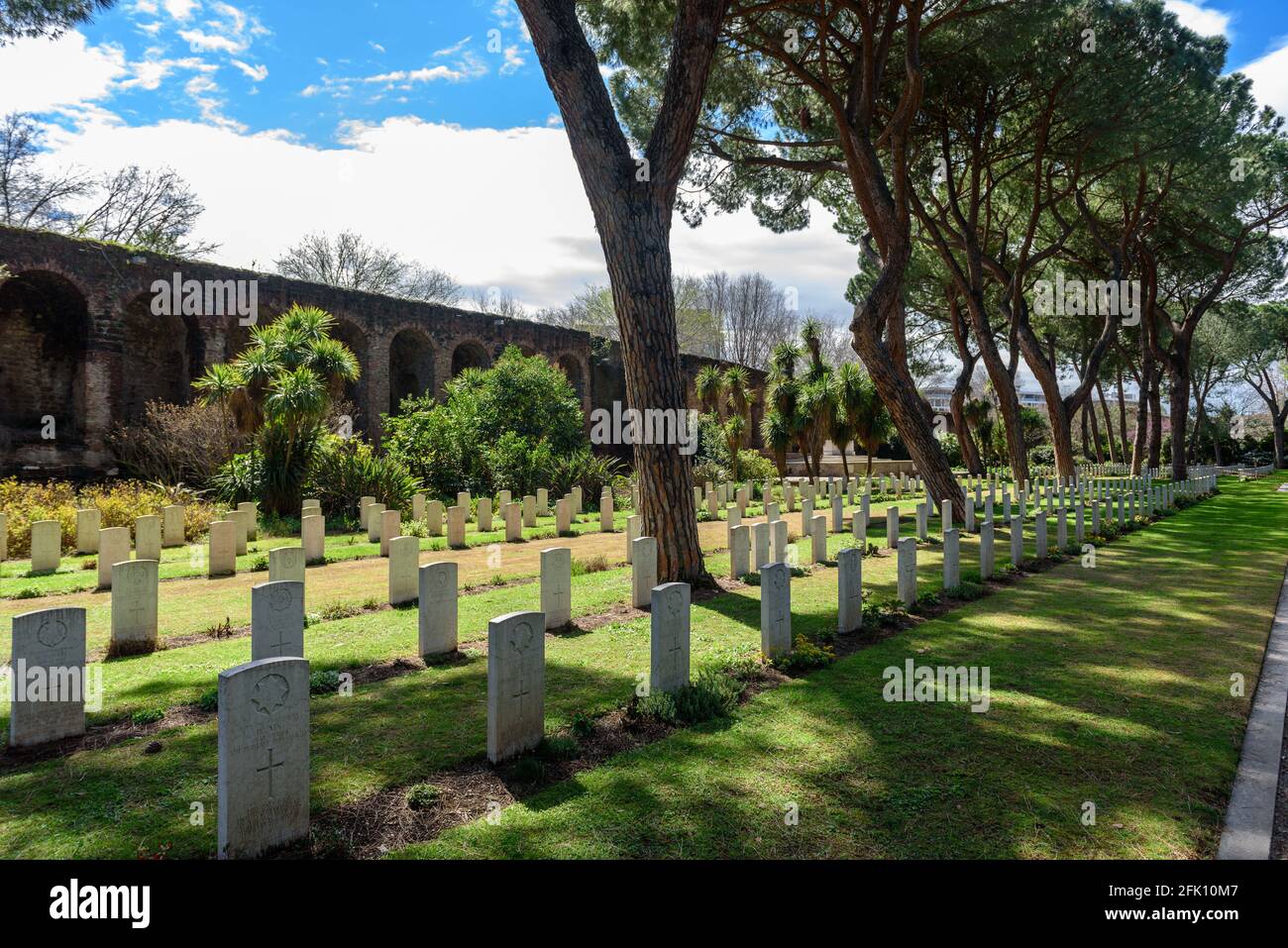 Cimitero di guerra del Commonwealth, progetto Louis de Soisson, Mure Aureliane, quartiere Testaccio, Roma, Lazio, Italia, Europa Foto Stock