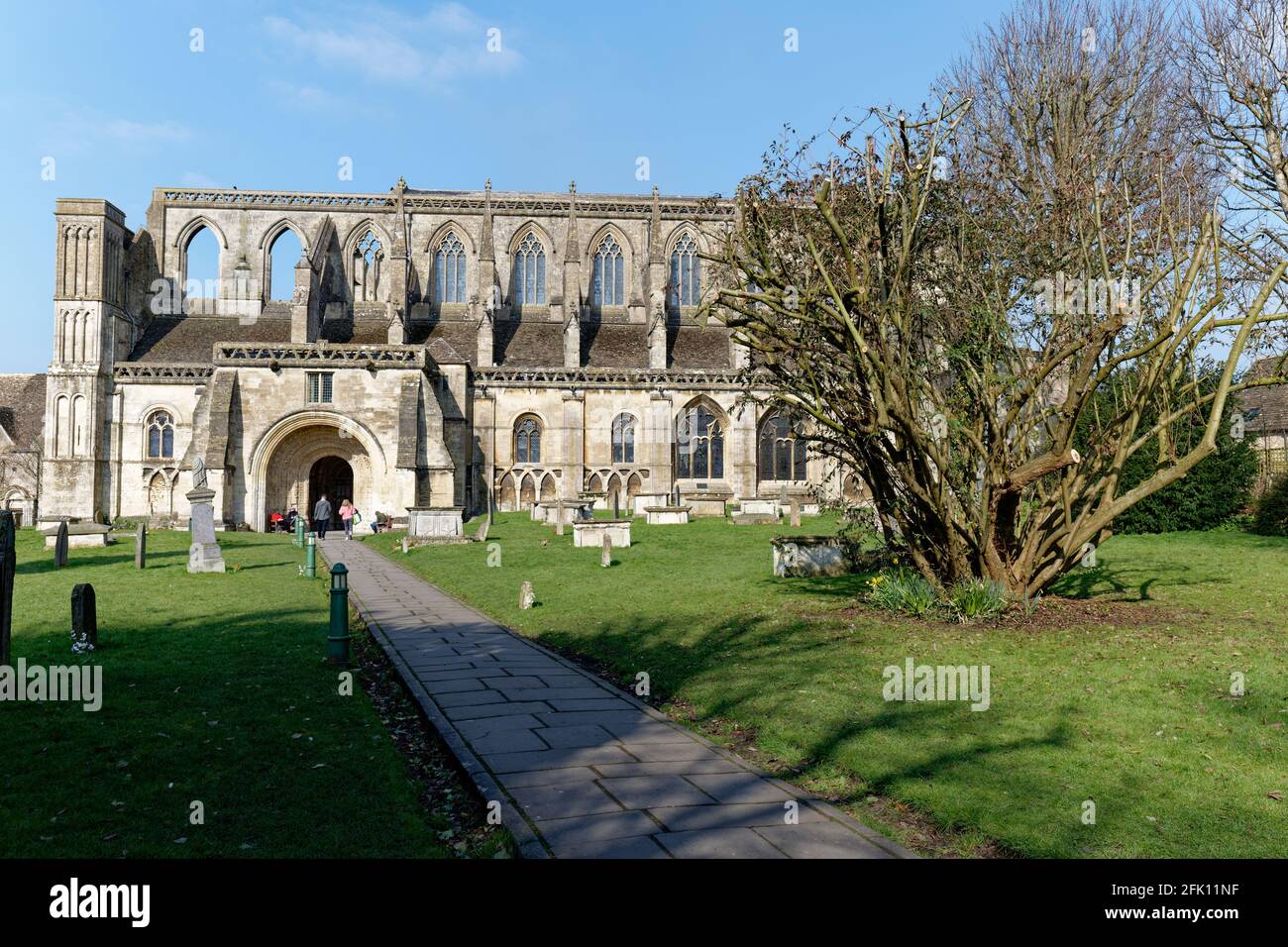 Costruita nel 12 ° secolo, Malmesbury Abbey Church è ancora attiva nel 21 ° secolo Foto Stock