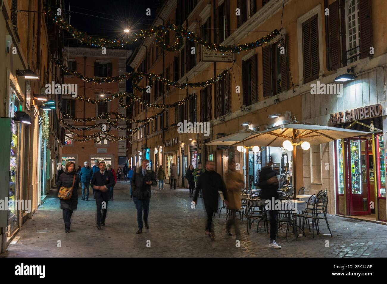 Via Frattina di notte decorata con luci natalizie Roma, Lazio, Italia, Europa Foto Stock