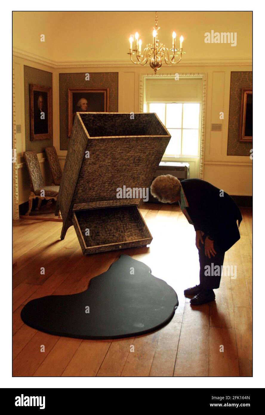 La mostra ARCADIA IN CITTÀ A MARBLE HALL apre al pubblico il 30 giugno. Arte contemporanea nel contesto storico di Marble Hill House, Twickenham.Yumi Shimada...Untitled..wood, hardboard,MDF,paint. pic David Sandison 27/6/2002 Foto Stock