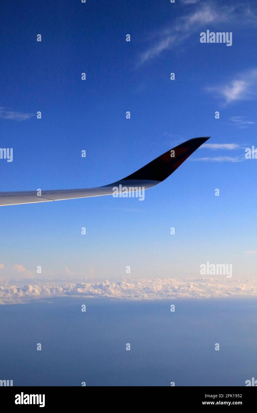 Una vista da una finestra aerea sull'Oceano Pacifico Foto Stock