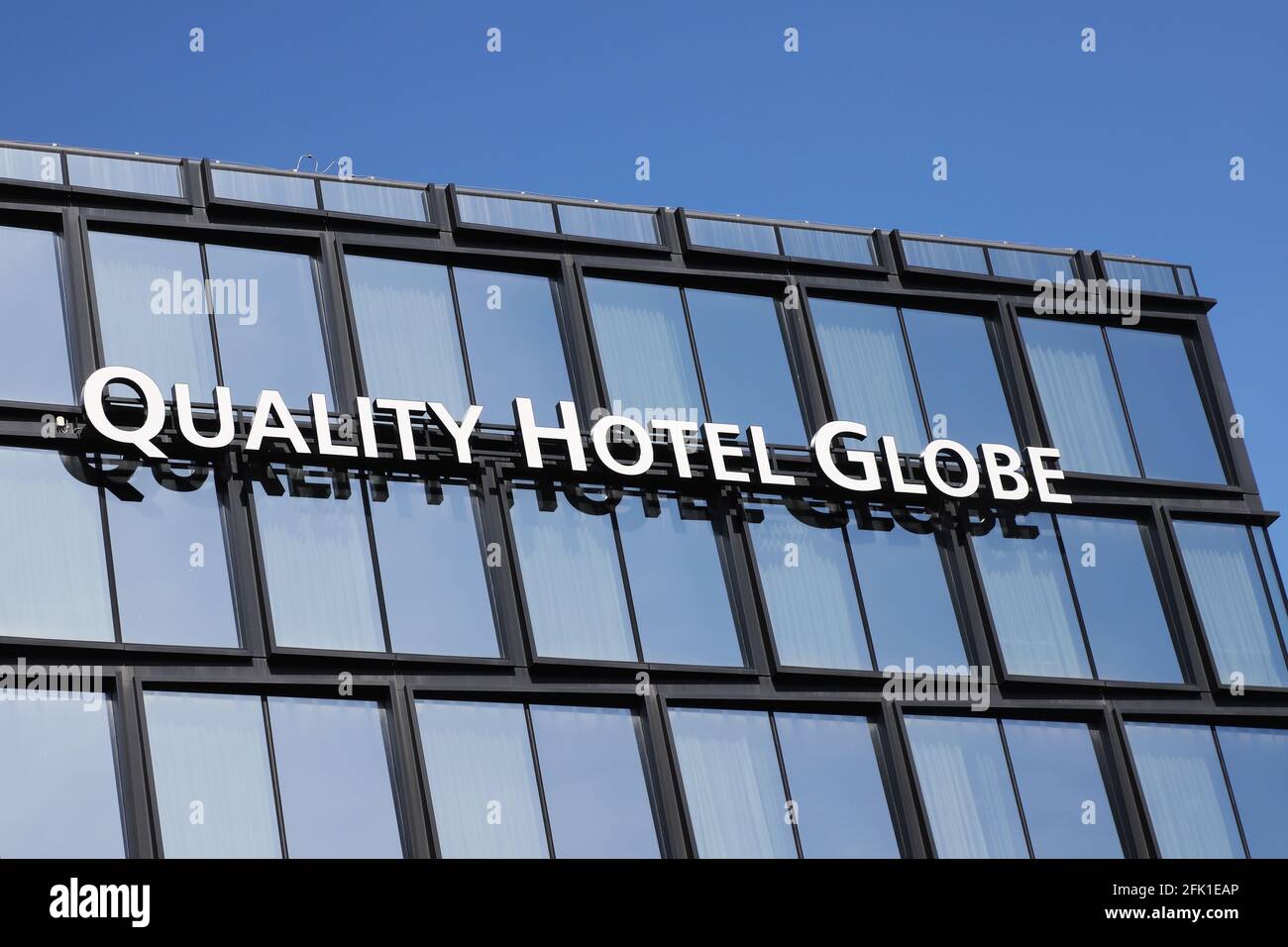 Stoccolma, Svezia - 27 aprile 2021: Vista ravvicinata del cartello Quality Hotel Globe. Foto Stock