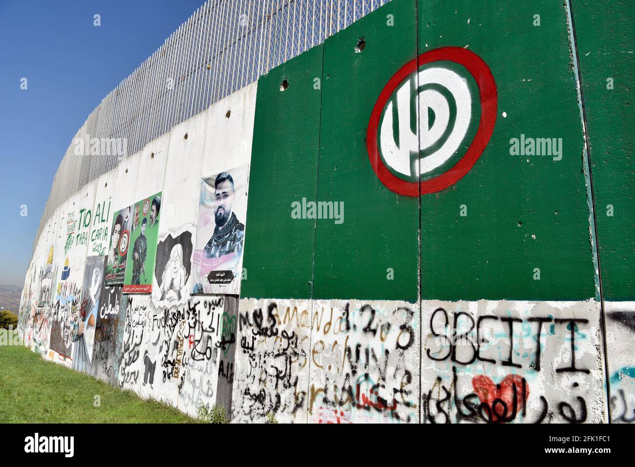 Muro di confine israeliano sul confine libanese-israeliano, Kfar Kila, Libano meridionale. Foto Stock