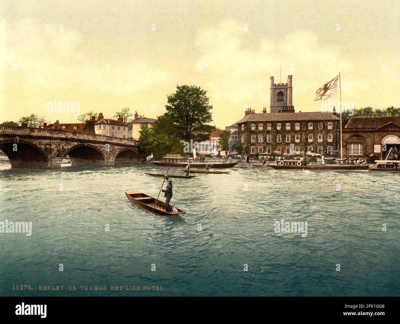 Il Red Lion Hotel a Henley-on-Thames e il Tamigi circa 1890-1900 Foto Stock