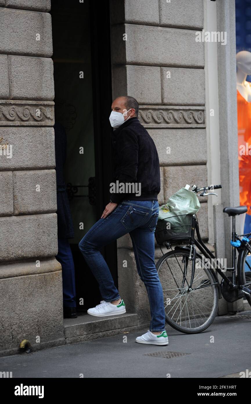 Milano, 27/04/2021, Massimiliano Allegri nel centro commerciale  Massimiliano 'Max' Allegri, ex allenatore Juventus, arriva al centro  insieme ad Ariedo Braida, direttore generale del Cremonese, e a Giuseppe  Riso avvocato di alcuni attori