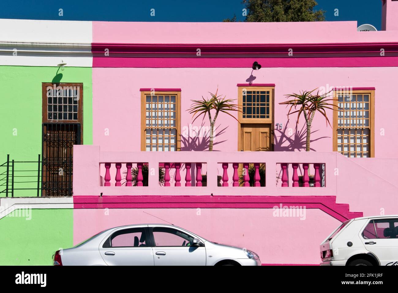 Case colorate attirare i turisti per il Bo-Kaap quartiere di Cape Town, Sud Africa. Foto Stock
