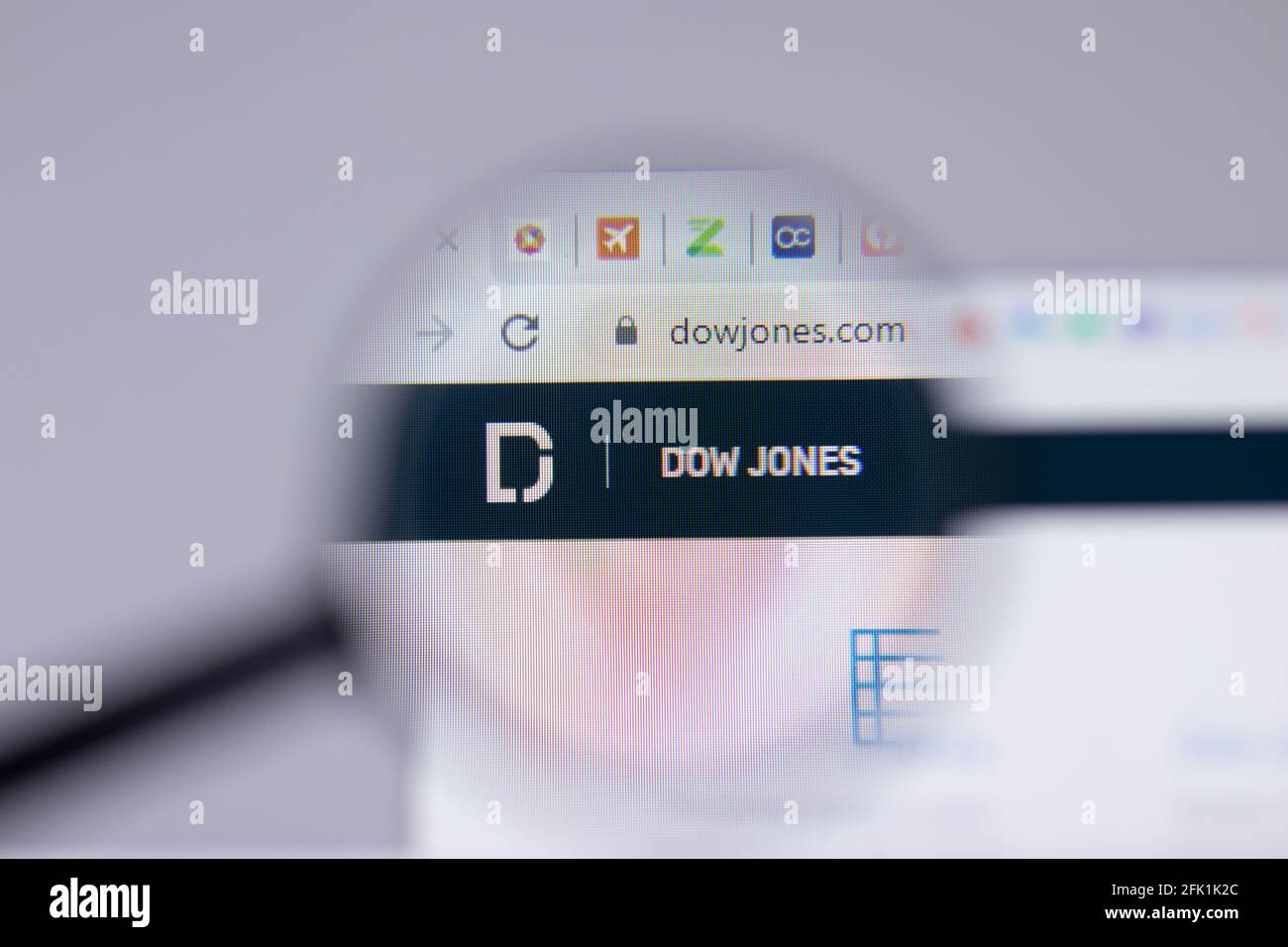 New York, USA - 26 Aprile 2021: Primo piano del logo Dow jones sulla pagina del sito, Editoriale illustrativo Foto Stock