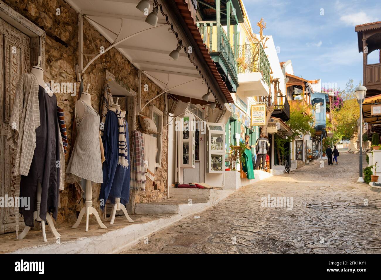Boutique alla moda nella cittadina mediterranea di Kas in Turchia Foto Stock