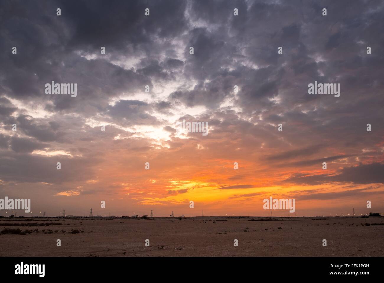 Splendido tramonto sul deserto a Mesaieed, Qatar, Medio Oriente Foto Stock