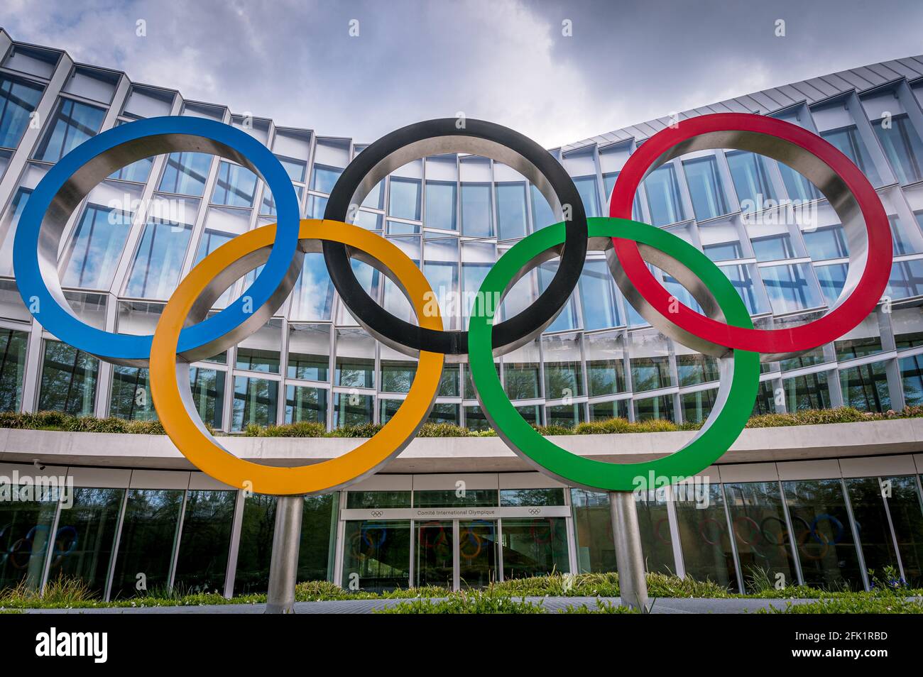 Gli anelli olimpici presso la sede del Comitato Olimpico Internazionale, CIO,  Losanna, Svizzera Foto stock - Alamy