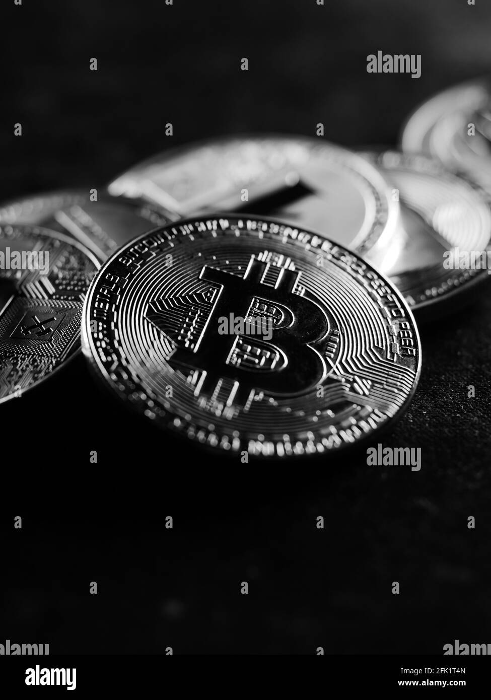 Primo piano di riprese di criptovalute in studio Foto Stock