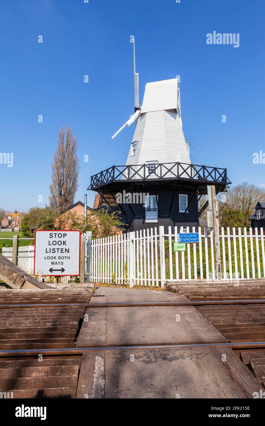 Traversata ferroviaria per Windmill, Rye, East Sussex, Regno Unito Foto Stock