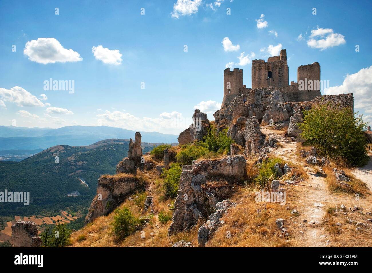 Rocca Calascio, antico castello medievale, l'Aquila, Abruzzo, Italia Foto Stock