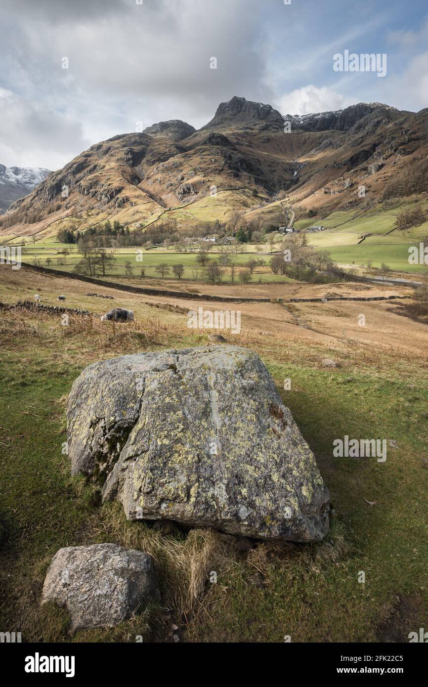 Langdale Pikes vista dalla Cumbria Way Foto Stock