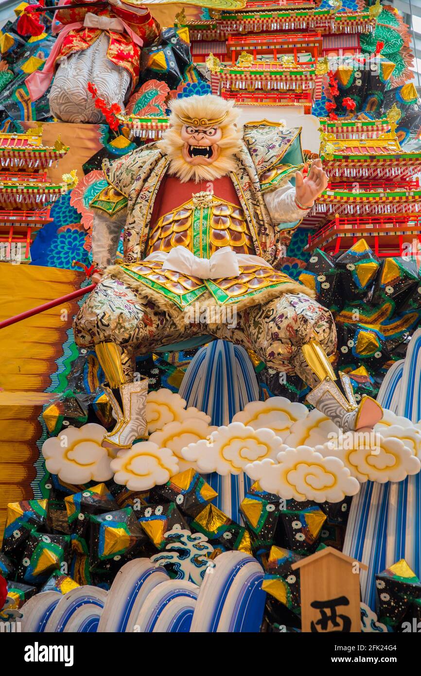 Scimmia il mitico eroe cinese, Sun Wukong, in un festival giapponese Kakiyama galleggiare, questi carri sono corse durante l'annuale matsuri a Hakata Gion. Foto Stock
